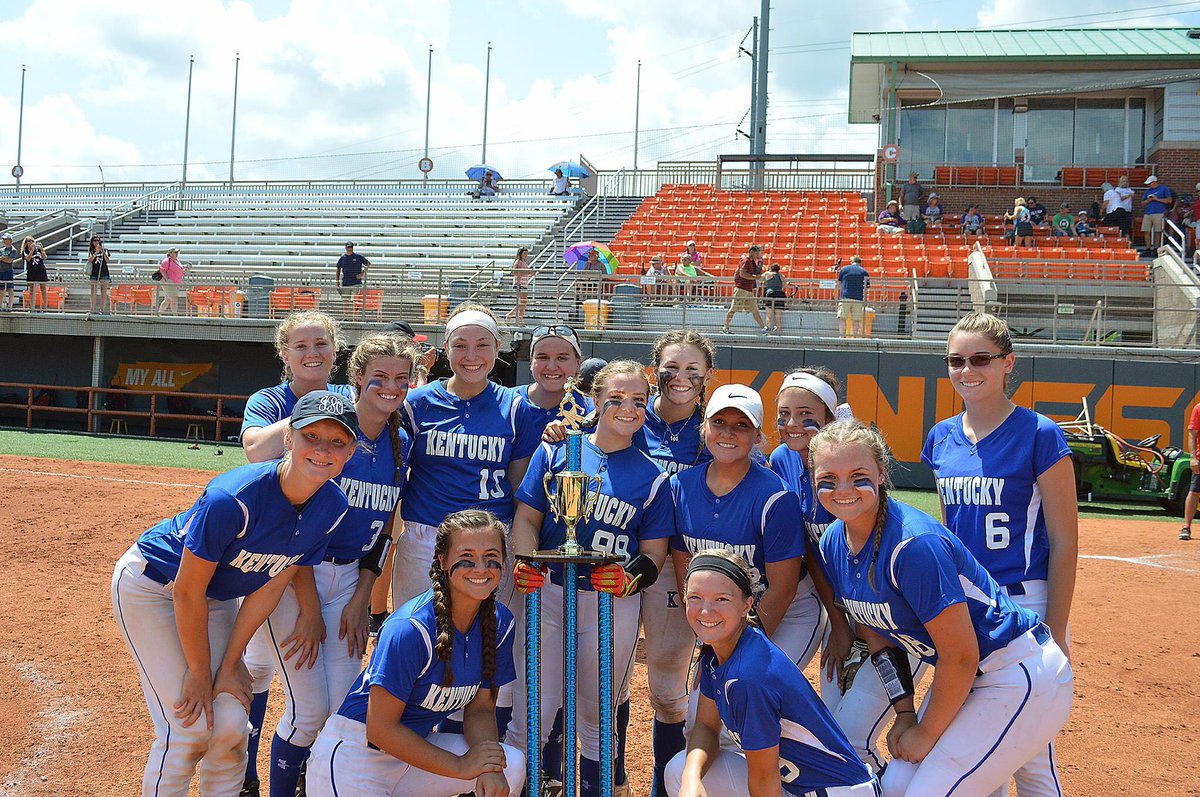 sarahjhallock9's tweet photo. Goin back for round 2 baby 👊🏻 #bigorangeshowcase #champs https://t.co/9SHCbC2hLE