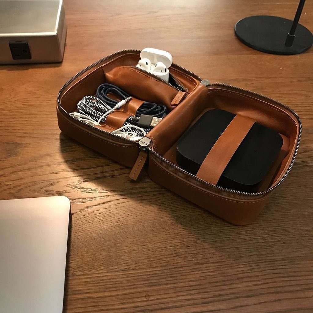 Thisisground's tweet photo. Tech Dopp Kit mini packed with entertainment #techdoppkit https://t.co/raeJlDFxa2 https://t.co/tSsgeOd2XH