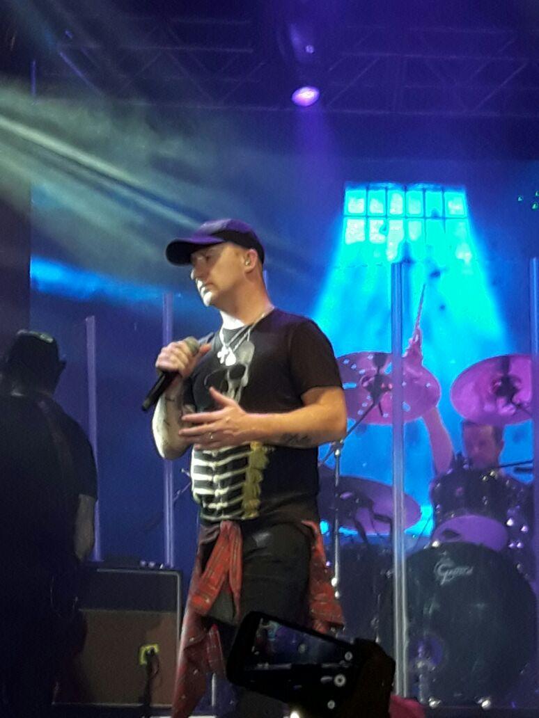 luci10_'s tweet photo. Porque me dura tanto este amor?,te juro es inexplicable lo que siento yo por mi banda de rock! @laberisorock  #laberisoenparana https://t.co/F6qvVYx1jQ