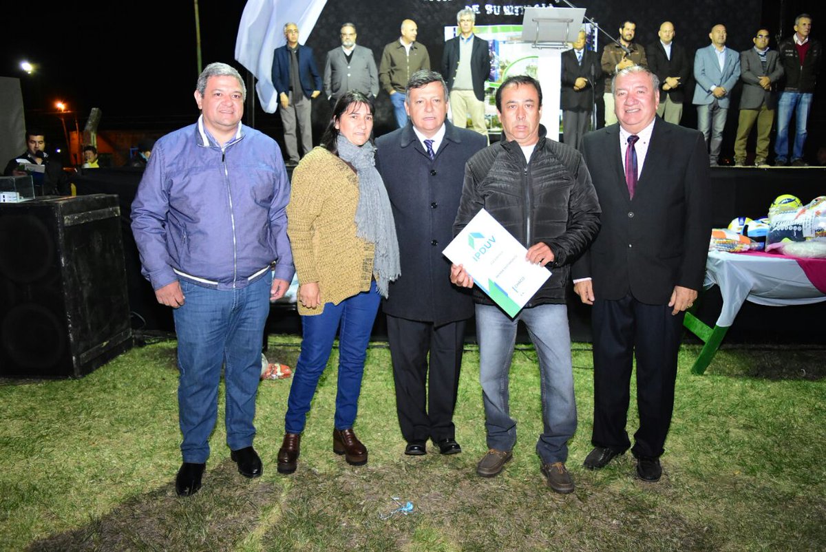 IPDUV's tweet photo. #Ahora acompañamos al Gob. @domingopeppo en acto por 73 Aniversario de #LagunaLimpia  #EntregaDeTítulos @ChacoGobierno https://t.co/AXZSuIP0Mj