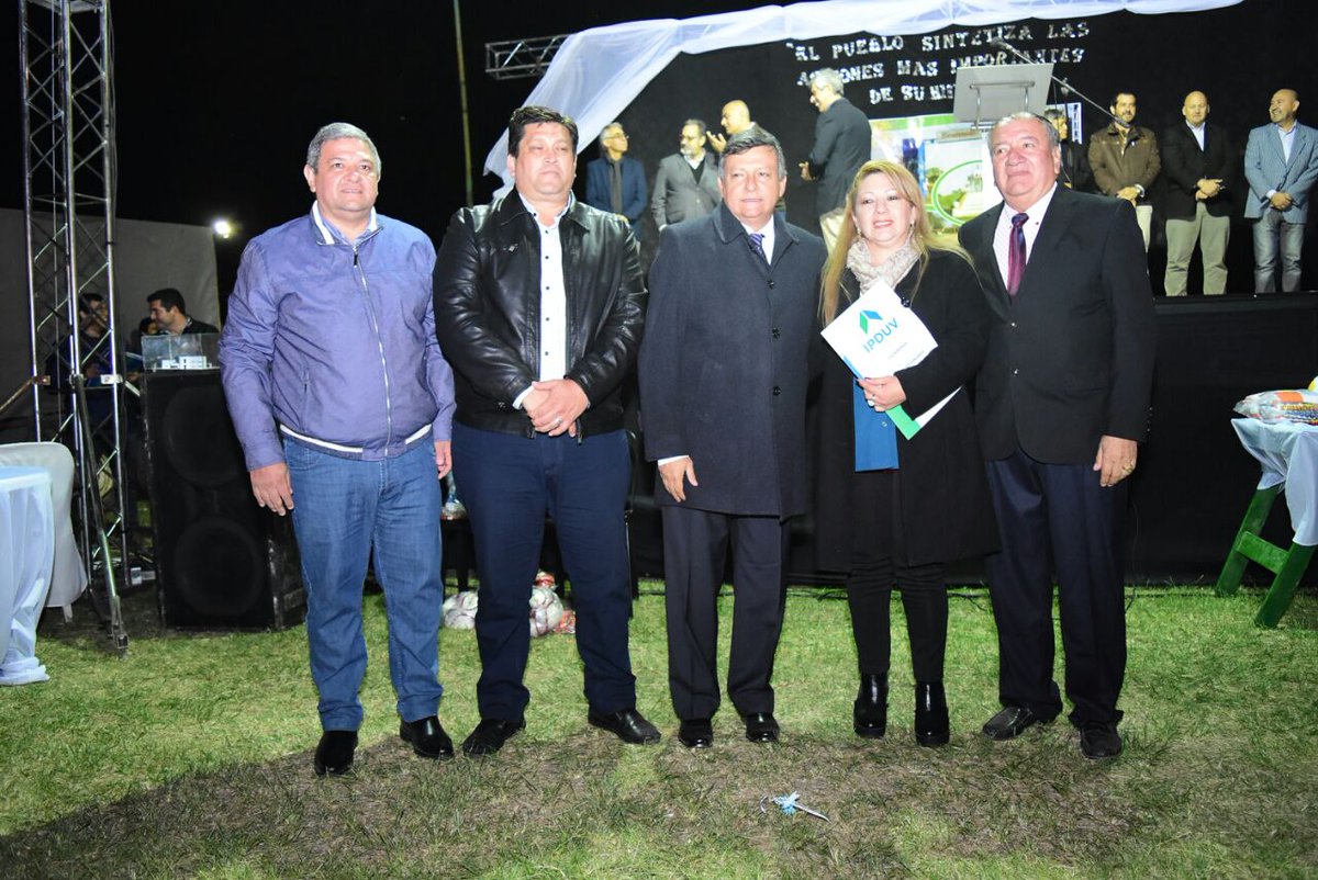 IPDUV's tweet photo. #Ahora acompañamos al Gob. @domingopeppo en acto por 73 Aniversario de #LagunaLimpia  #EntregaDeTítulos @ChacoGobierno https://t.co/AXZSuIP0Mj
