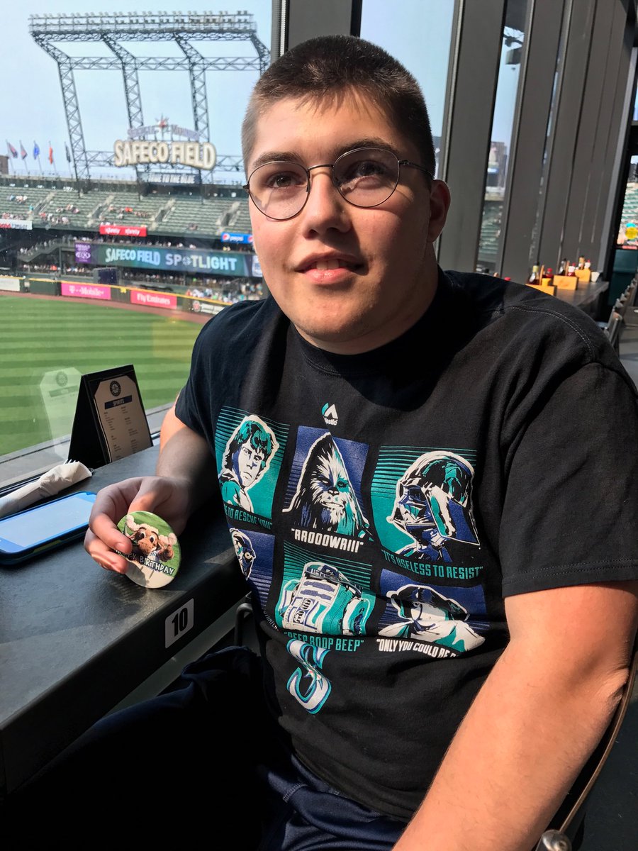 CR_Loseth's tweet photo. Celebrating Sam's 16th B-Day in the park he's grown up in since 2004. #seattlemariners #safecofield #whereiroot #sweet https://t.co/7XpWmdHb1K