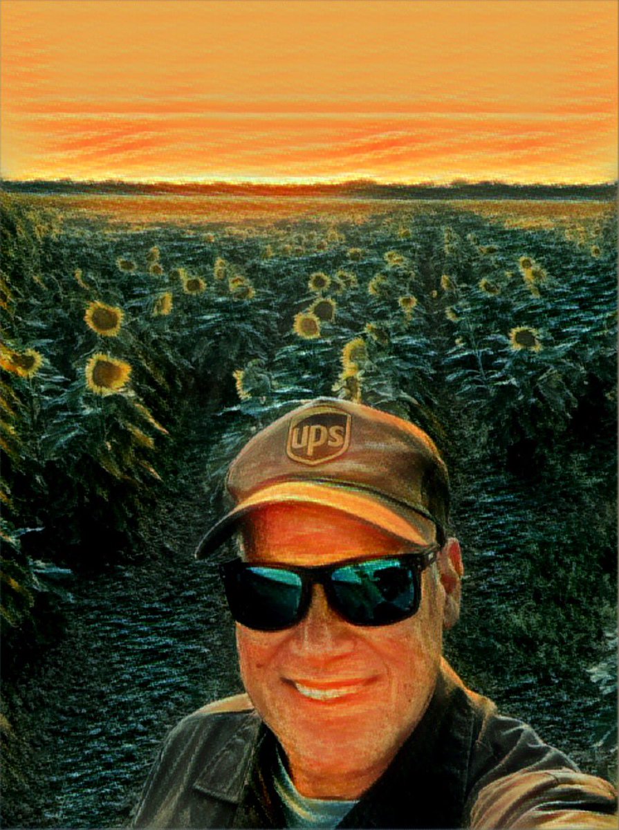 ErniePenaranda's tweet photo. Reflecting on my past days in Woodland Ca Sunflower 🌻 fields. Moments in life I'll never forget😊🌻✌🏼 https://t.co/9EbnEztj9t