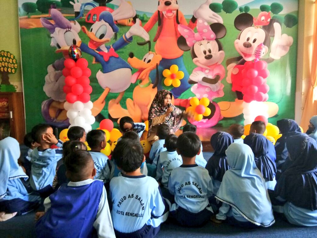 perpusBKL's tweet photo. Kegiatan story telling, Taman kanak-kanak Assalam Bentiring kota Bengkulu https://t.co/pU9M4rL835