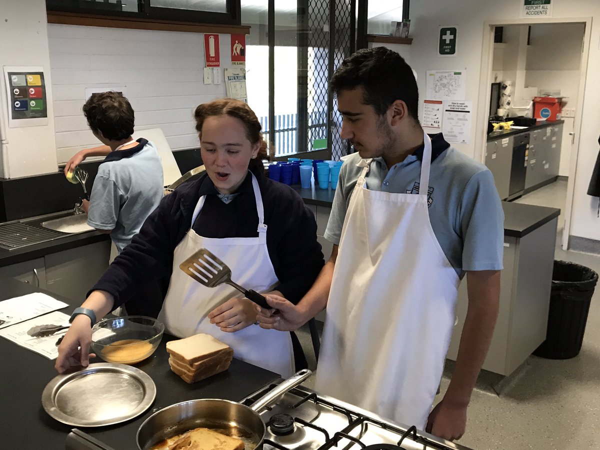 MrStirling3's tweet photo. Stage 4 Life Skills cooking up some delicious French toast! 
@SarahRedfernHS #lovemyjob https://t.co/CQFxfNiKhO