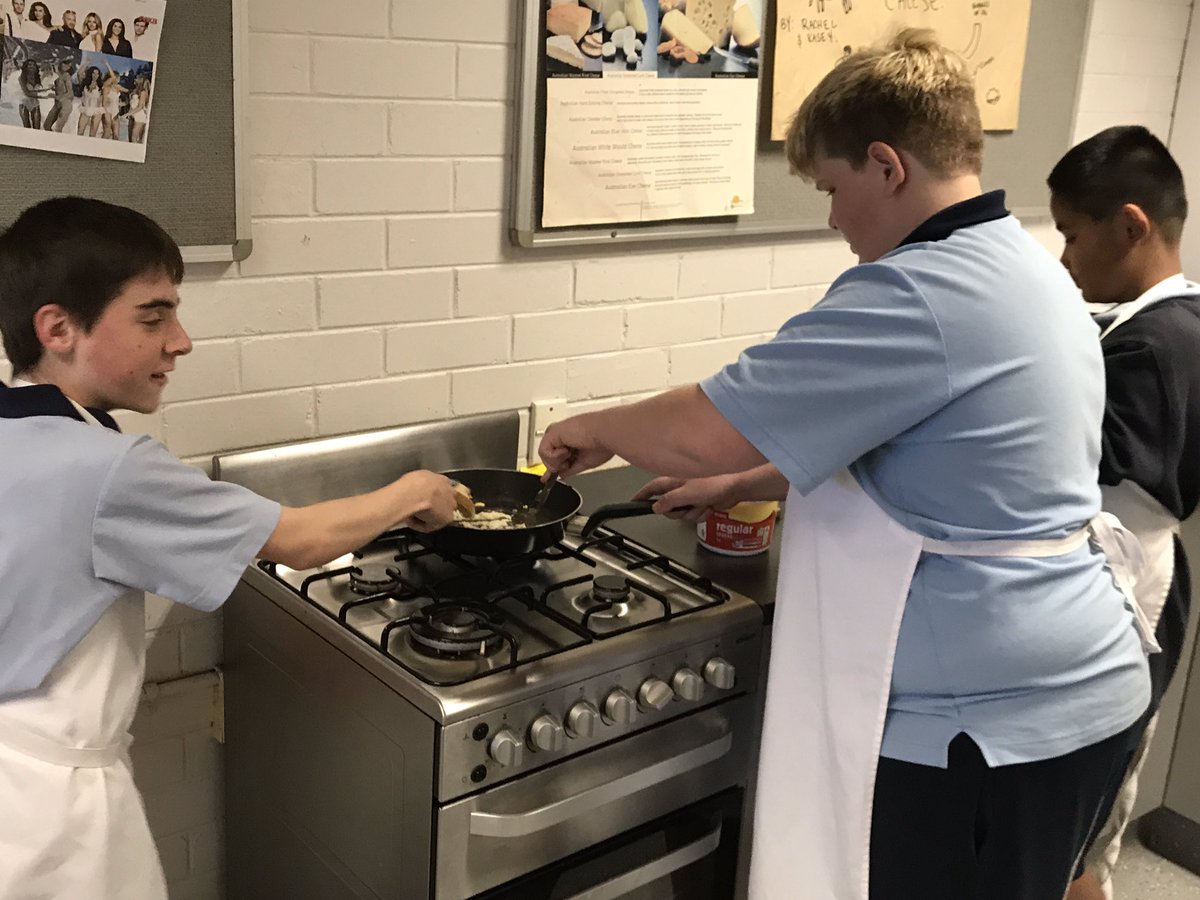 MrStirling3's tweet photo. Stage 4 Life Skills cooking up some delicious French toast! 
@SarahRedfernHS #lovemyjob https://t.co/CQFxfNiKhO