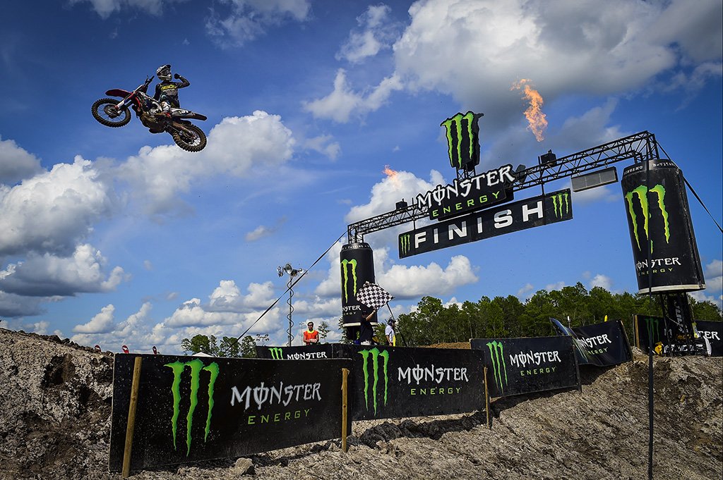 FuelUniverseTV's tweet photo. Herlings y Hampshire dominan el GP de EE.UU. en Florida || https://t.co/cqFZhhbGr2 ||
#MXGPUSA #JeffreyHerlings #RJHampshire https://t.co/1OiEcZ0msF