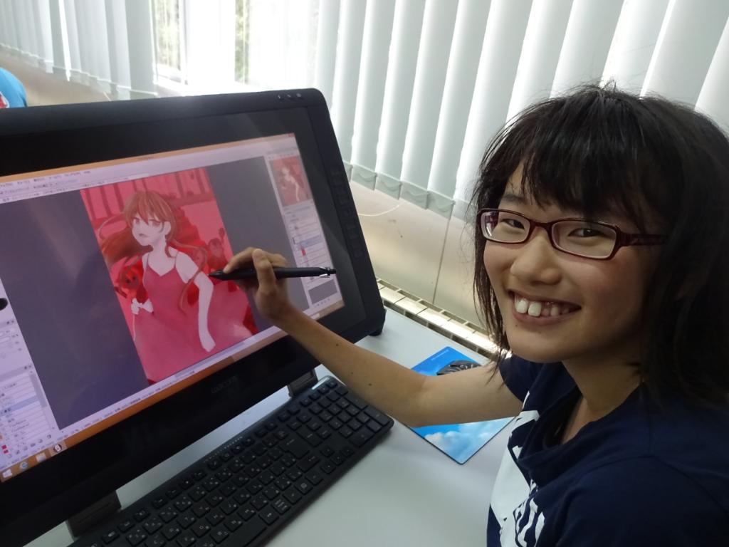 株式会社ワコム Ar Twitter 中学3年生のhさんが岩見沢緑陵高校 小中学生のためのデジタルイラスト講座 で制作したイラスト 同校出身の小説家 氷室冴子さんの シンデレラ迷宮 の一節がテーマです 赤の使い方がとても印象的な一枚 Madewithwacom