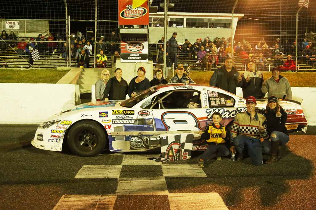 ladybug388's tweet photo. .@jhowse72 Continues Winning Ways at @Sunset_Speedway --> https://t.co/U6i7UrTpKw #NWAAS @NASCARHomeTrack
#PackTheTrack #SupportShortTracks https://t.co/Umgeacr3xr