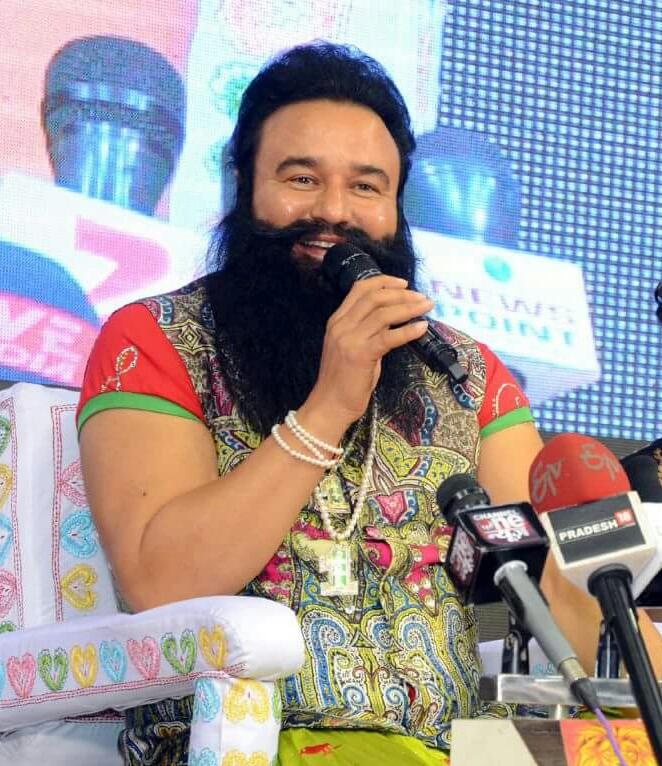 _ItzAJ's tweet photo. My Teacher👍
My Lord🙏
My Mentor😇
My Guide😎
My Life😇
My Bestie🤗
#HappyTeachersDay St Dr.MSG🙏 https://t.co/cseyDaI9CE
