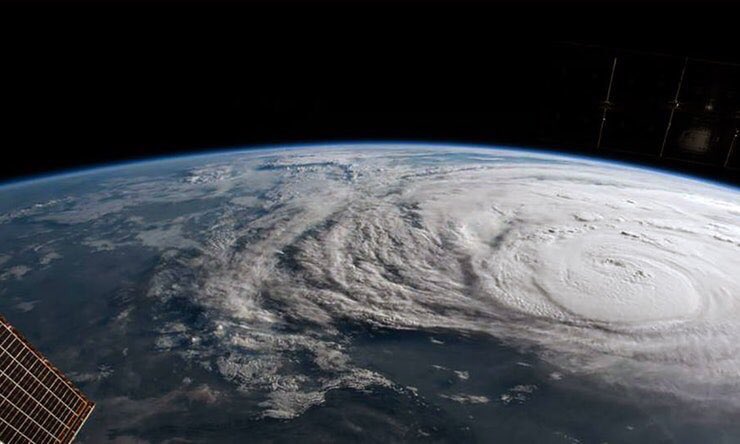 bienglace's tweet photo. L'ouragan #IRMA en CAT 4 vu de l'espace 😲😲 #StMaarten #SXM #StBarth #Antigua #Guadeloupe #Martinique #Dominica #Barbuda https://t.co/YEk9gFlEhO