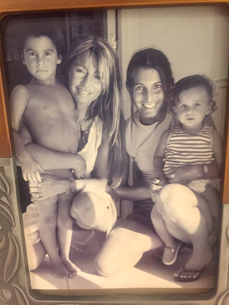 Franco,Valentin y azul te habitan abrazados en tu amor,crecen libres y felices.
Feliz cumpleaños hija , luz de mi vida y mis sueños!
TE AMO💜