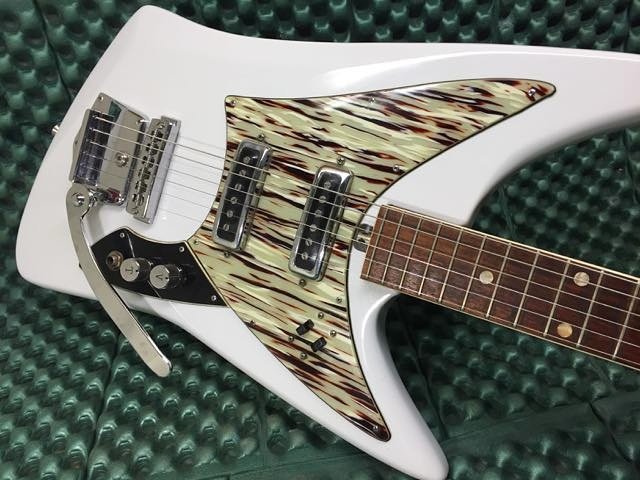 guitarfinishing's tweet photo. Heiters gonna Heit #heitguitars #Tiesco #Pearlwhite #UVpoly #guitarfinishing #vancity #luthier #customelectric #guitar #finishing #VGF https://t.co/I6U5f37lgt