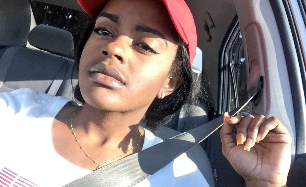 _PuffOnThis's tweet photo. #RandomCarSelfie https://t.co/ZRkINIWoM4