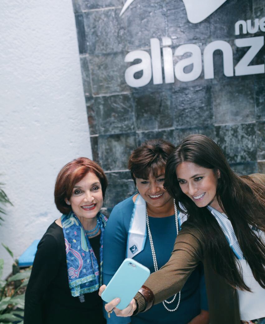 AnaMarquez_'s tweet photo. Asumo con toda responsabilidad mi labor como Coordinadora Nacional de @VinculacionNA agradeciendo el apoyo de todo mi equipo @NuevaAlianza 👗 https://t.co/6F5n4djGSI