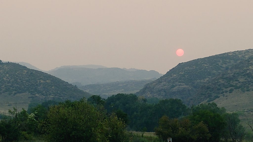 NowataHouse's tweet photo. Smoke from the #MontanaFires  making for some strange but beautiful skies over #RedFeatherLakes  in #Colorado ! https://t.co/AWVx3YT7Yr