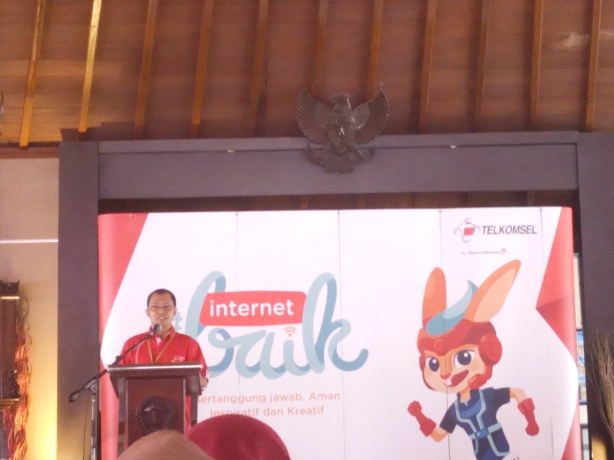 Mari ber- #internetbaik sepanjang usia.

Pak Rahmat mmberi sambutan #internetbaikpurwokerto (5/9).

Acara akan brlangsung hingga esok (6/9).
