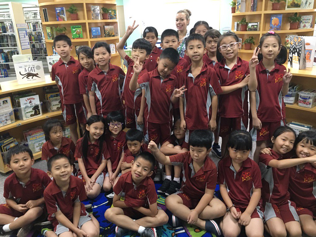 luv2runNB's tweet photo. Welcome 3S, lots of excited students ready to borrow books! #ISNSreads #goISNS #ISNSlibrary @MsSimpsonPYP https://t.co/PRVEhj8Jvc