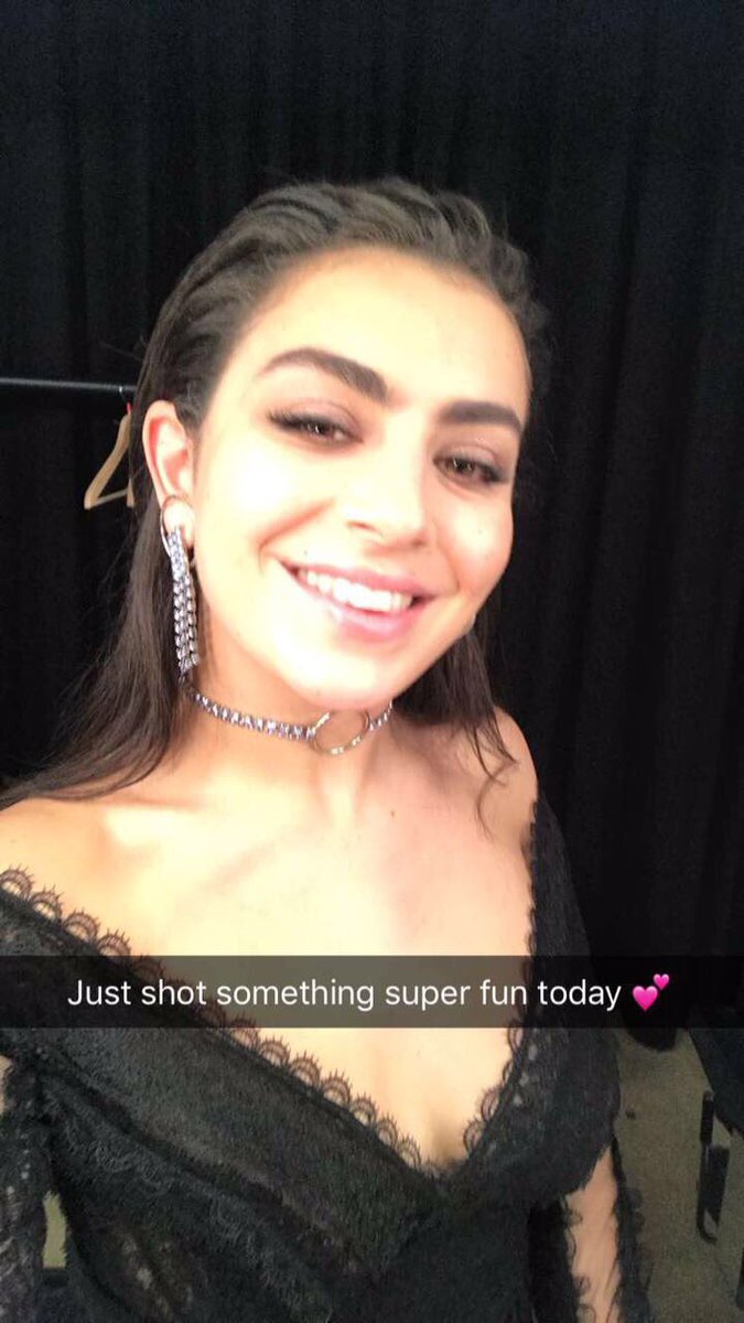 charlisnaps's tweet photo. 👻04.09.17👻 https://t.co/V9dA25XdsX