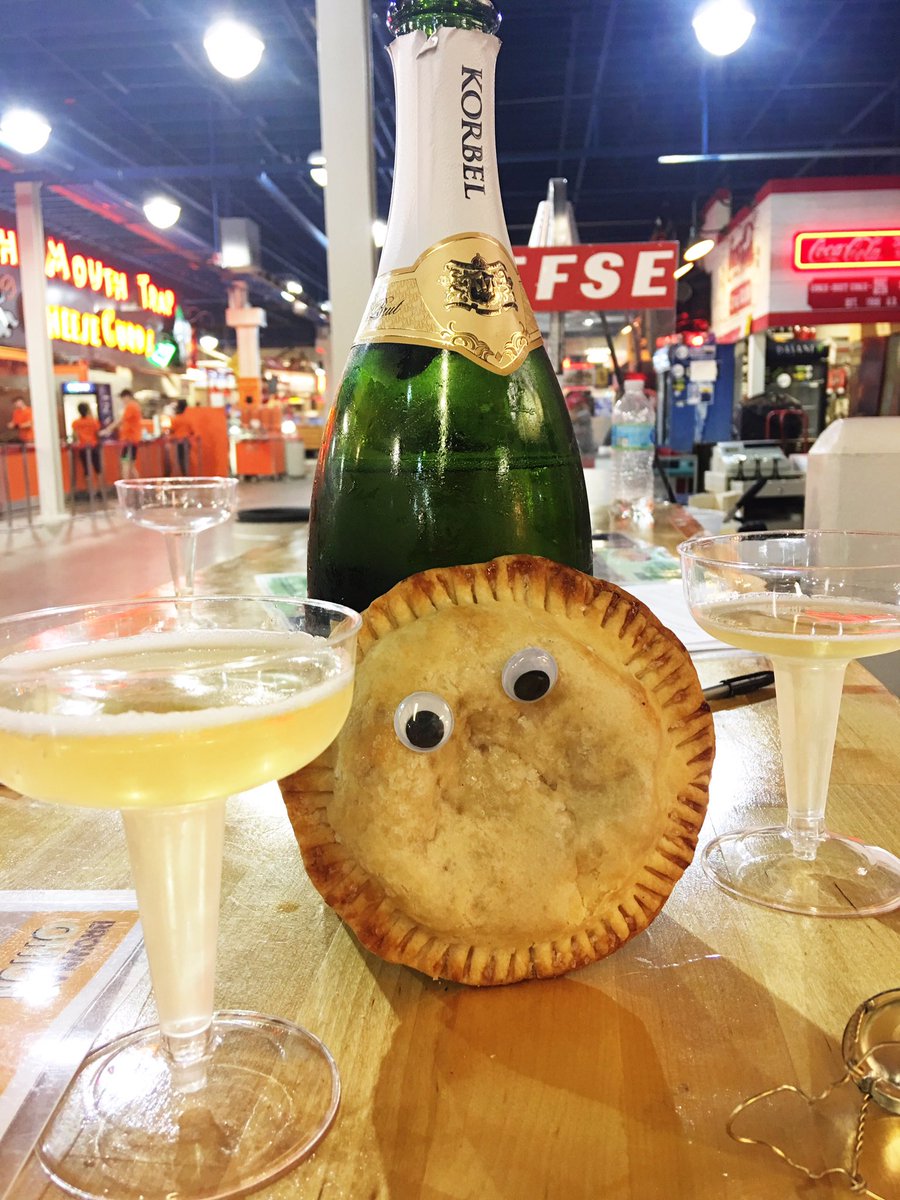 sarastipsypie's tweet image. It was a helluva year. Thanks to all of my Pie loving friends. 😘😘