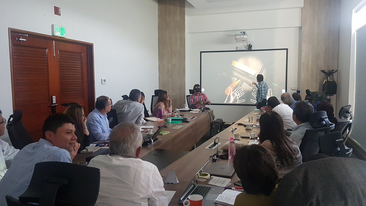 JPGire's tweet photo. #TecnoParqueSENA Manizales presenta "Entrenamiento interactivo 3D en redes de distribución eléctrica" en comité de Gerencia @CHECGrupoEPM https://t.co/3E5LFe9nsD