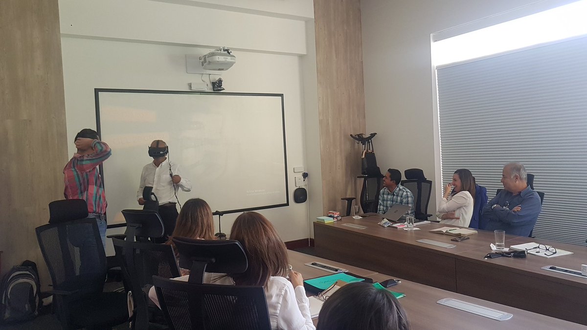 JPGire's tweet photo. #TecnoParqueSENA Manizales presenta "Entrenamiento interactivo 3D en redes de distribución eléctrica" en comité de Gerencia @CHECGrupoEPM https://t.co/3E5LFe9nsD
