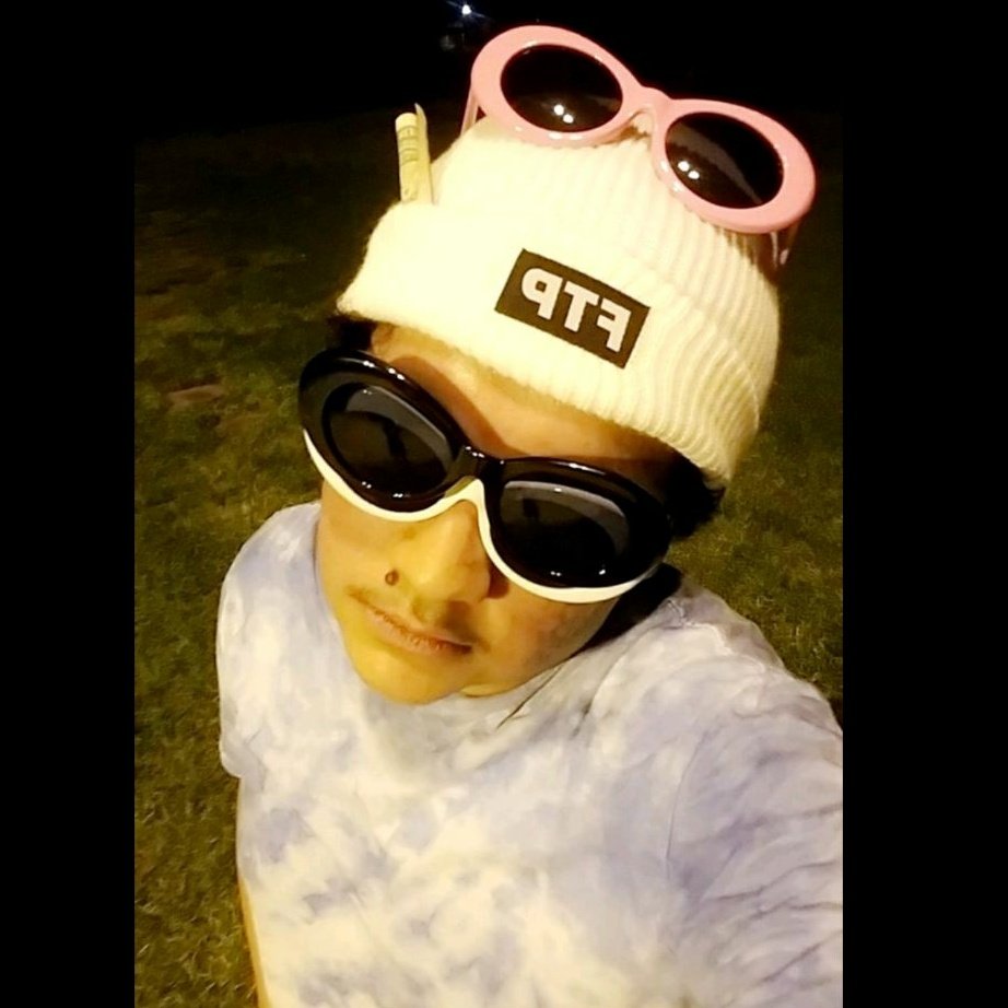 foo_gaze's tweet photo. Lets see how long I keep this Twitcon #CloutLevelOver9000 https://t.co/HePBxyVNTV
