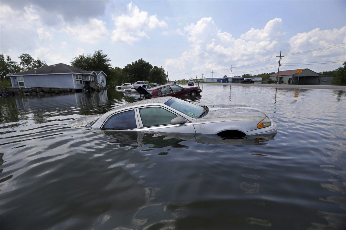 Death toll from #HurricaneHarvey rises to at least 60:   bit.ly/2x7aAhB https://t.co/leZfV5kfF9
