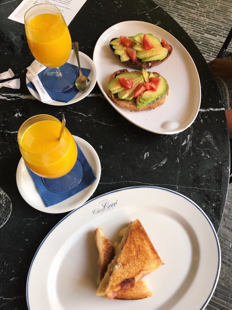 ChezCocoBcn's tweet photo. Así de bien y variado se desayuna en Chez Cocó! 🥑🍞🍊 ¿Aún no lo has probado? #orangejuice  #avocado #bikini #chezcocó https://t.co/6tVJ8tBjKq