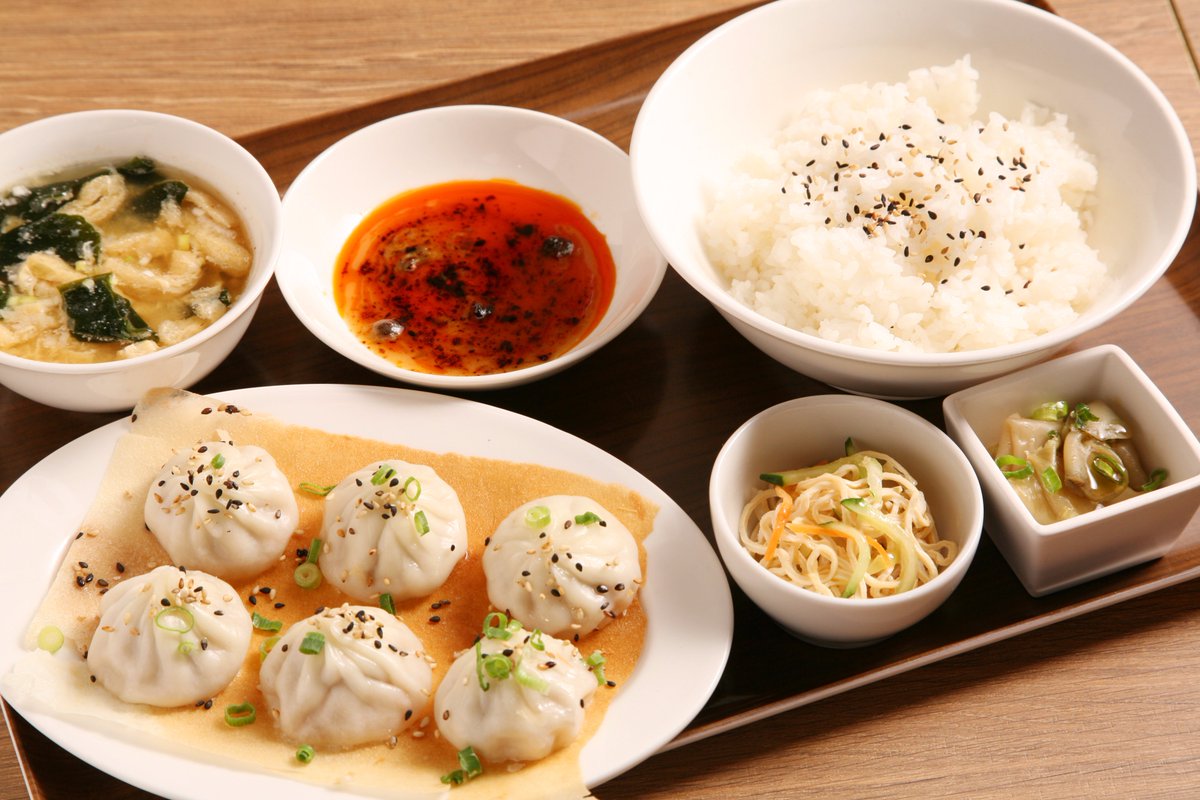 dins_jp's tweet photo. 8月10日（木）にOPENした福岡パルコ店はおかげさまで連日大盛況です！新作の小籠包定食はボリューム満点の定食スタイルで心ゆくまで「羽根つき焼小籠包」をご堪能いただけます♪＃小籠包 ＃羽根つき焼小籠包 #台湾 #グルメ #foodgram #ランチ ＃福岡 #恵比寿 #飯テロ https://t.co/AeIJEEVThE