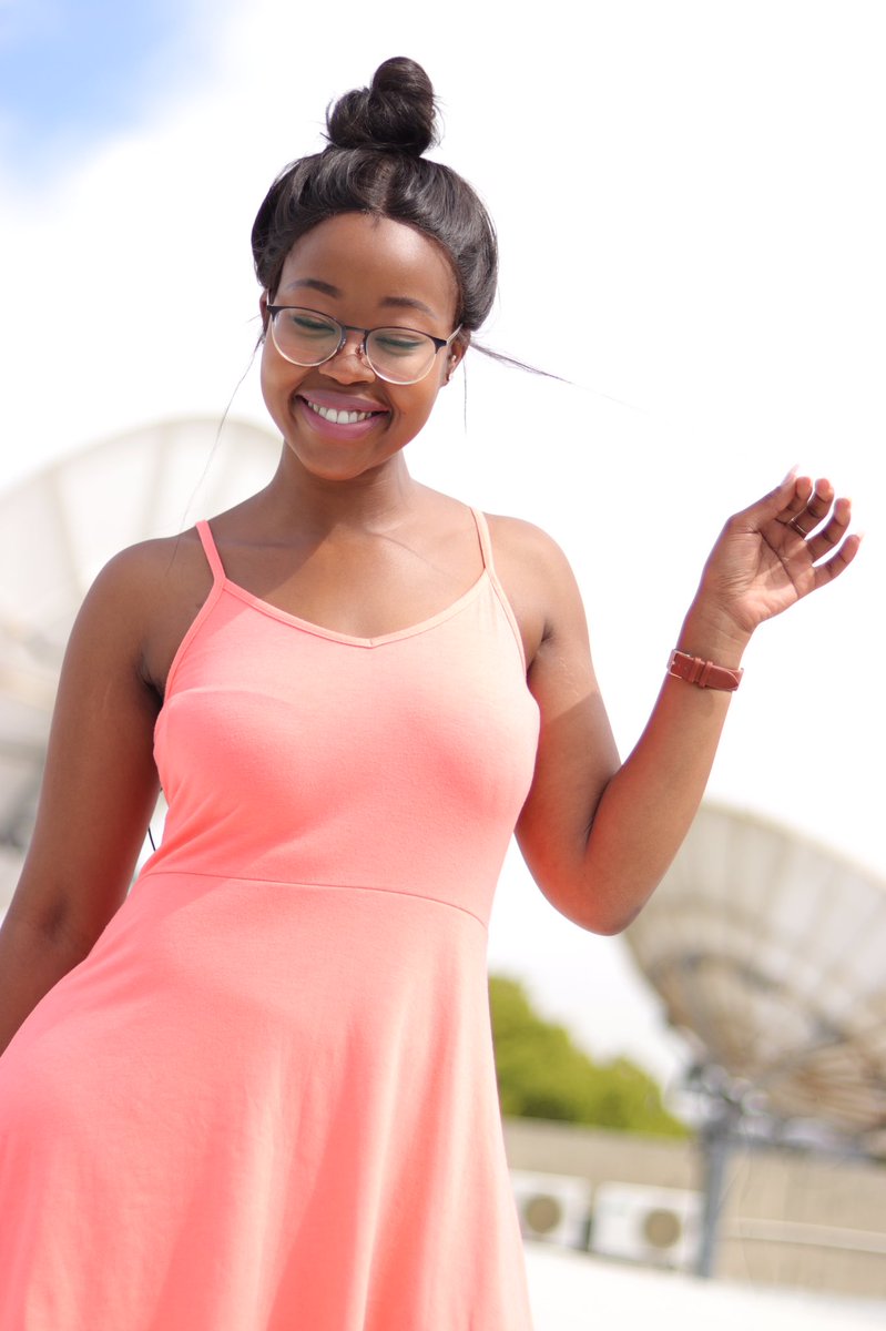 Pharoahfi's tweet image. The lighting agreed and so did my skin🌸