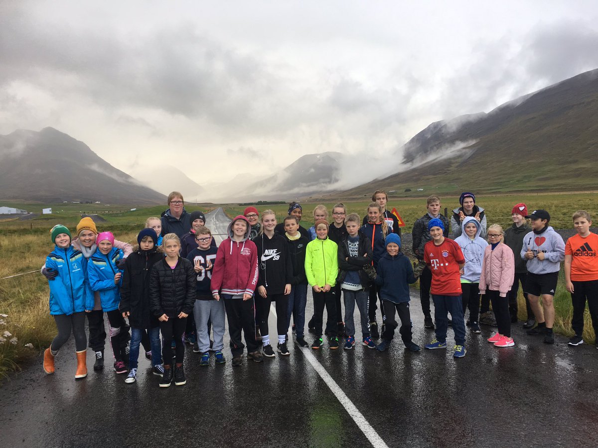 grskav's tweet photo. Nemendur 6.-10.bekkjar staddir á Hólum að fara af stað í Norræna skólahlaupið 2017😊#menntaspjall https://t.co/qyvIWiBq0e