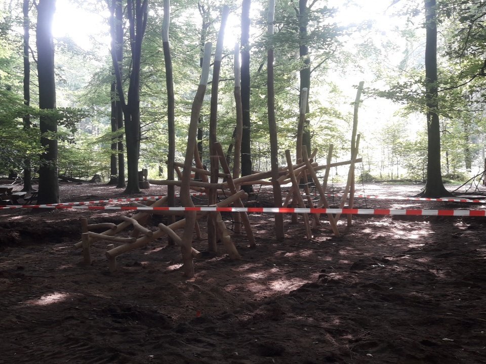 Nieuw speeltoestel geplaatst bij <a href="/Boomkroonpad/">Boomkroonpad</a> .Nog even afwerken en wachten op certificaat en dan mag hij gebruikt worden