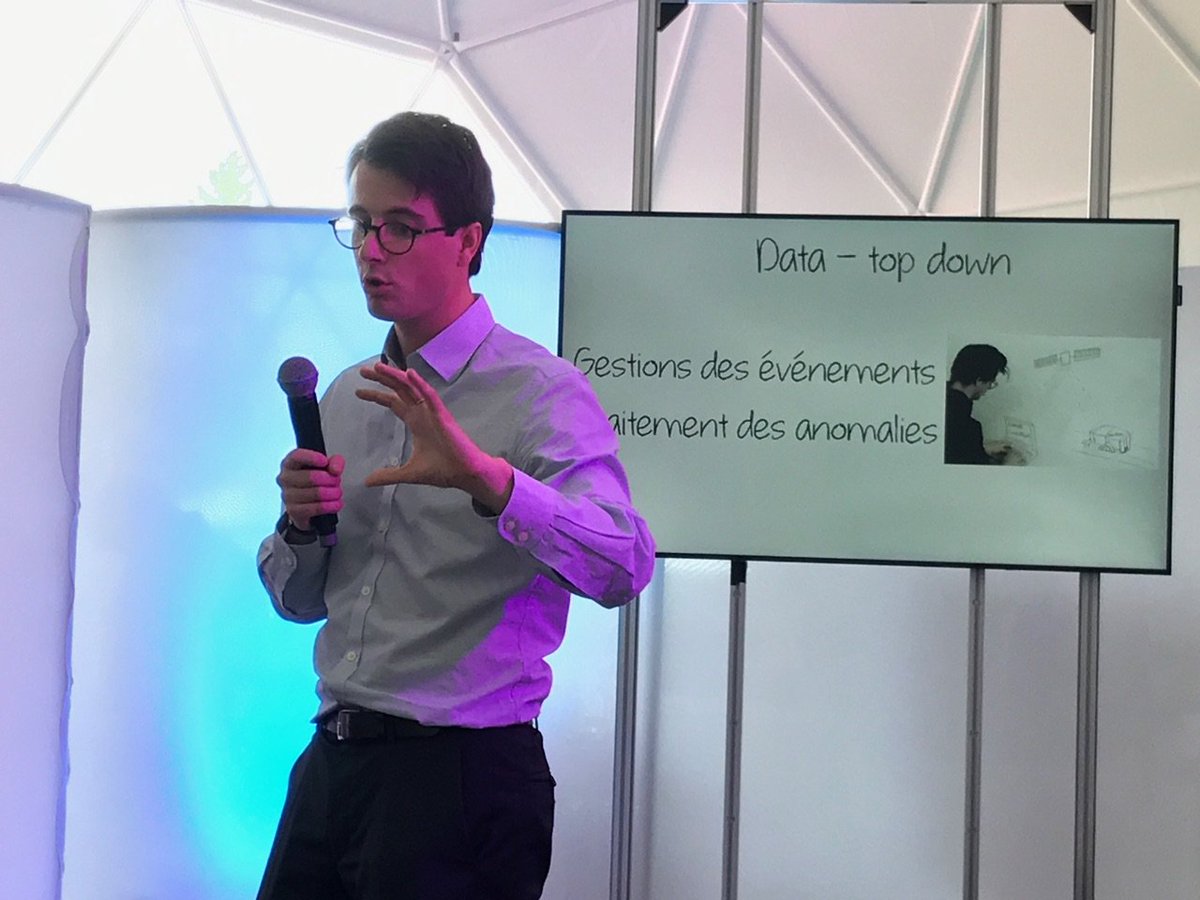 OrangeGrandEst's tweet photo. Présentation de @AGC_Centeol qui développe un 🤖 doté d'une technique de géo positionnement permettant de faire de la smartfarming #PVF2017 https://t.co/nYgfjxMAUI