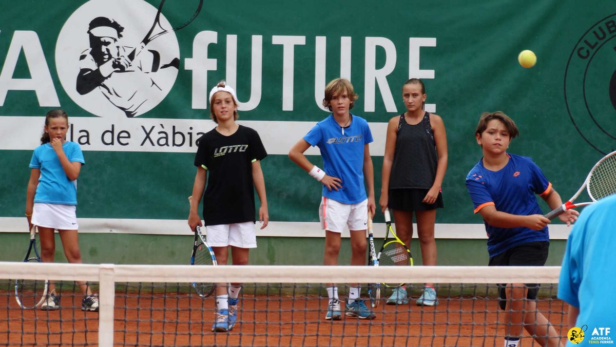 ferreracademy's tweet image. Our players have fun and learn in the #AnnualProgram! At #AcademiaTenisFerrer we are very proud to work and improve with them #Vamos #ATF 🎾📚