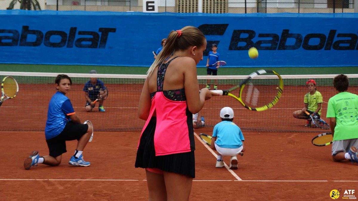 ferreracademy's tweet image. Our players have fun and learn in the #AnnualProgram! At #AcademiaTenisFerrer we are very proud to work and improve with them #Vamos #ATF 🎾📚