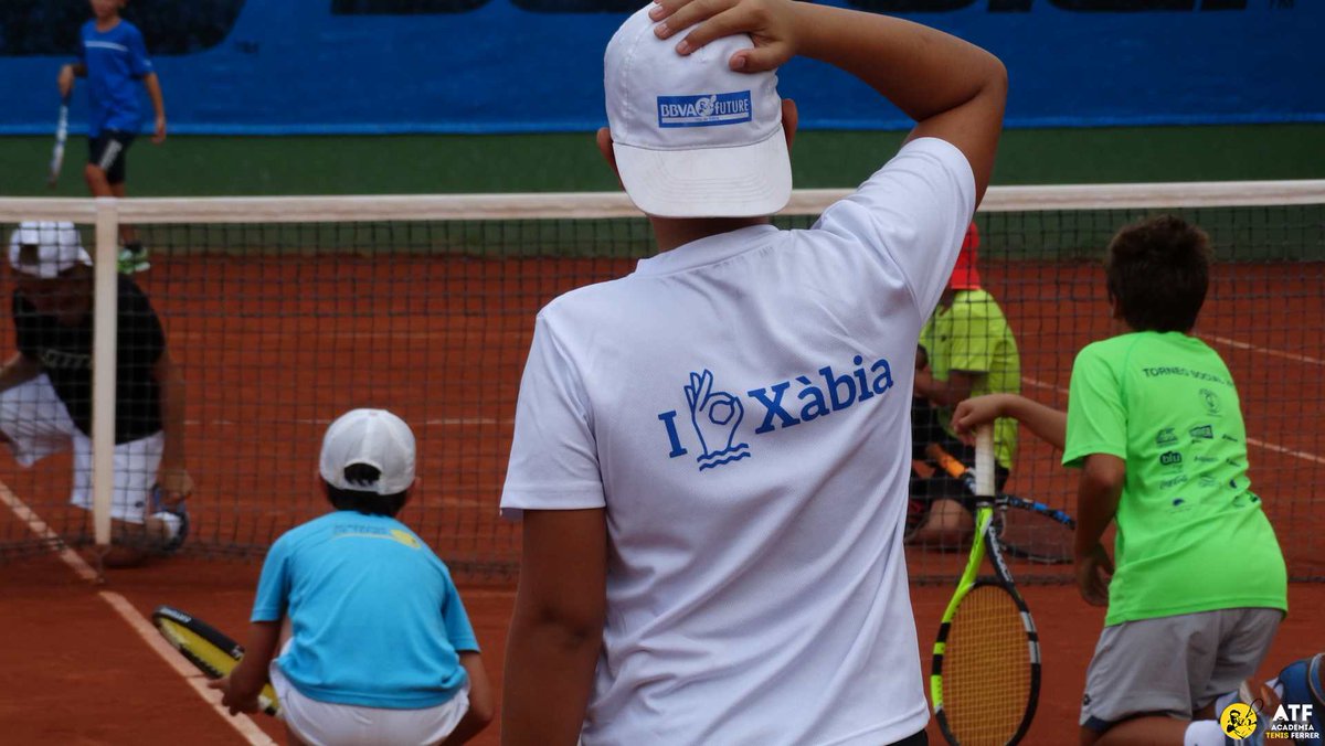ferreracademy's tweet image. Our players have fun and learn in the #AnnualProgram! At #AcademiaTenisFerrer we are very proud to work and improve with them #Vamos #ATF 🎾📚
