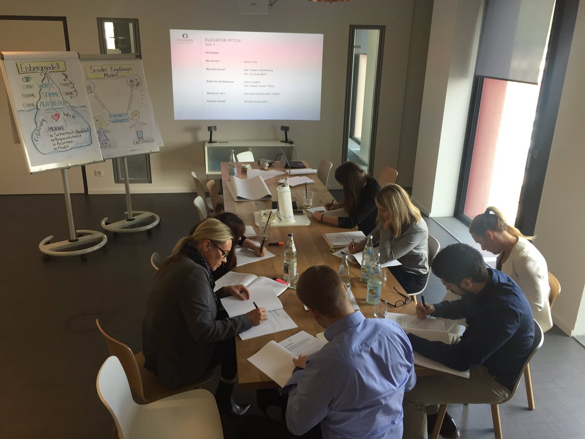 MartinaTill's tweet photo. Heute Basisschulung #Kommunikation und #Vertrieb bei #PersonalityIT - I love my job 😁 https://t.co/FmAiIoCNQM