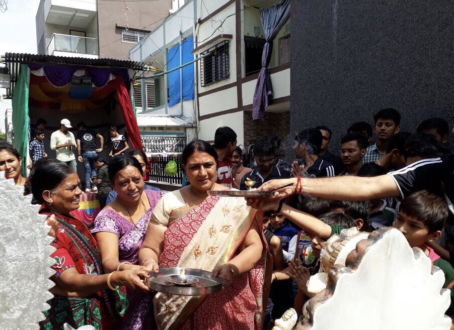 asmitashiroya's tweet photo. Ganpati visarjan of my rangavdhut society in big utensil ... https://t.co/xXk9Z2b88e