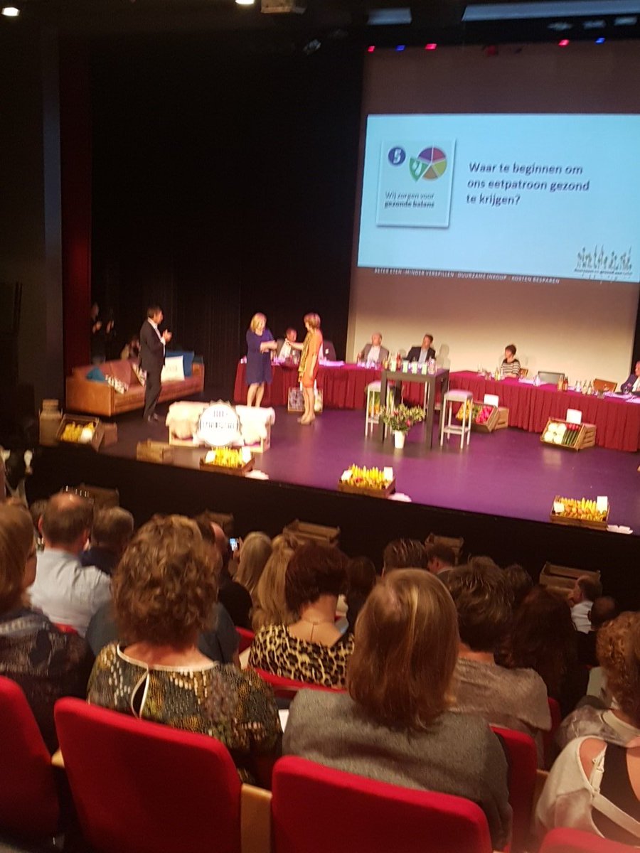 FalcoLigtlee1's tweet photo. In debat, er valt veel te vertellen over eten#duurzaamengezond https://t.co/wB21R9fKID