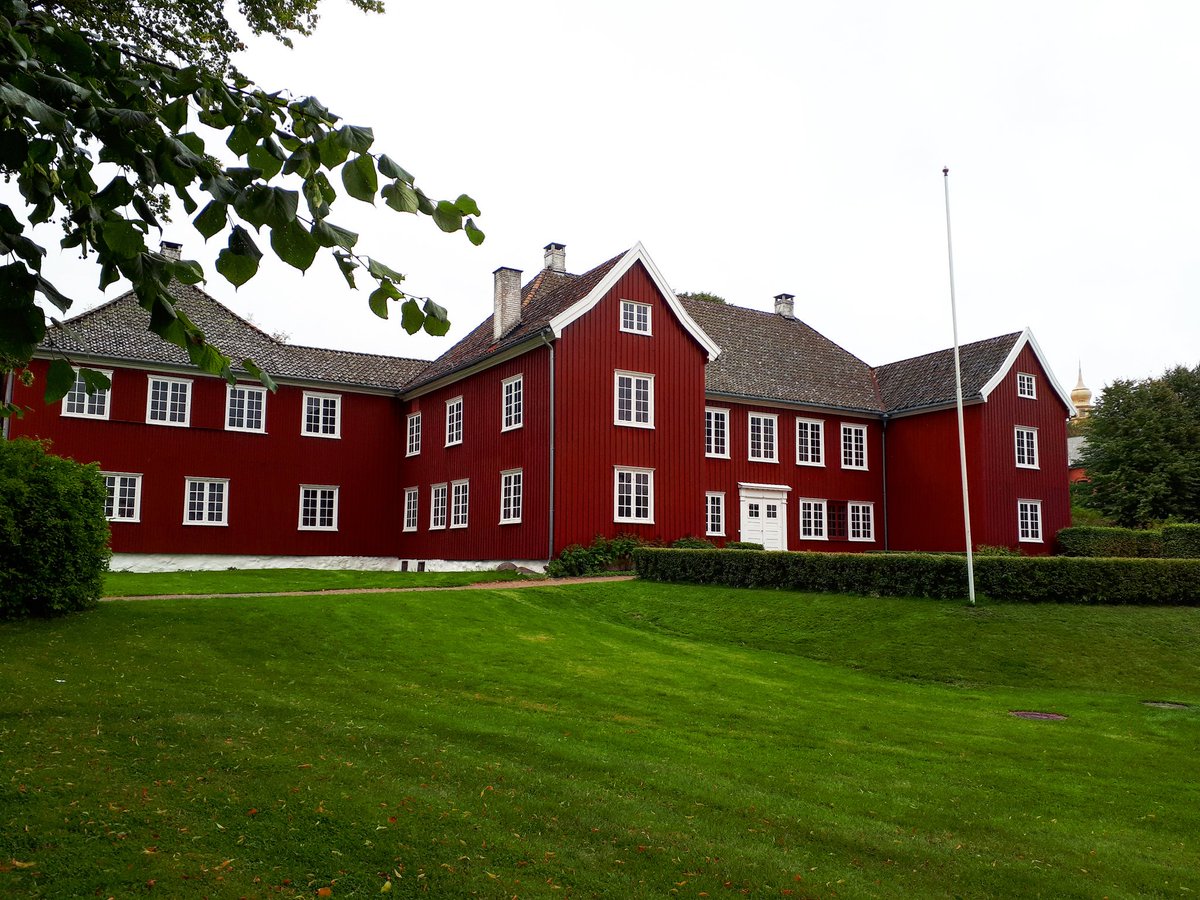 Barbroeftedal's tweet photo. Flotte #herregården #❤ #herregårdssletta #🌷 #herregårdsbakken #larvik  #septemberday  #yesterday ❤🌸 https://t.co/g36f1m0RvO