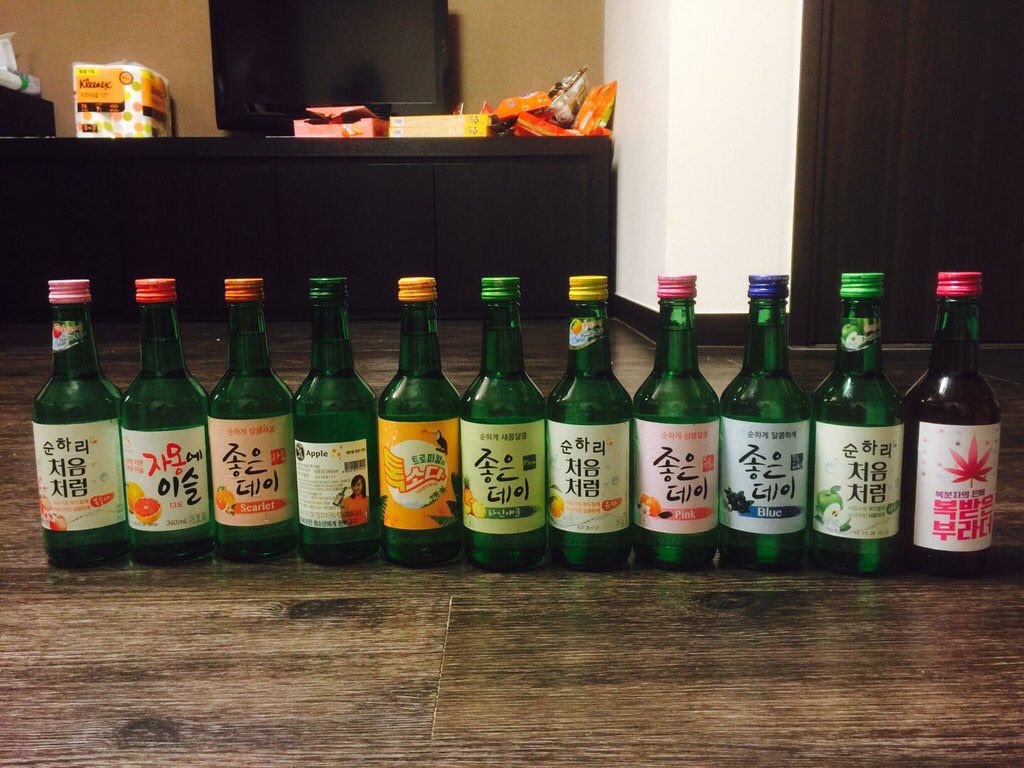 新大久保語学院新橋校 韓国のお酒 韓国のソジュのラインナップ 最近は果実系ソジュの種類も増えましたね 韓国でサムギョプサルを食べるとき ソジュは欠かせません 韓国 韓国生活 焼酎 サムギョプサル お酒 한국 한국생활 소주 삼겹살