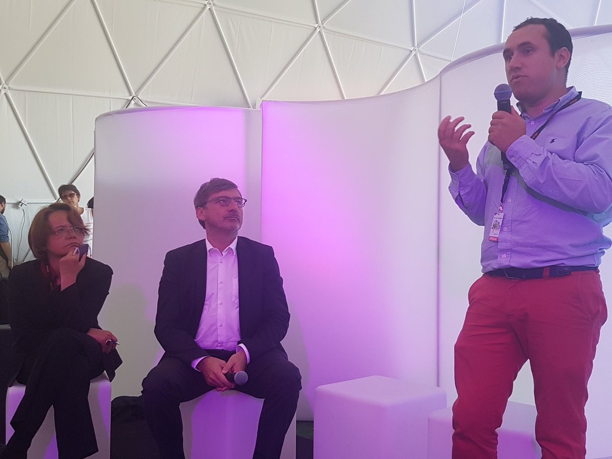 charlesdelobel's tweet photo. Au tour de @agristand de présenter son service salon digital devant @OrangeGrandEst 
#startup @pavillondufutur @foiredechalons @Pat_Lecocq https://t.co/XEpqziohJ3