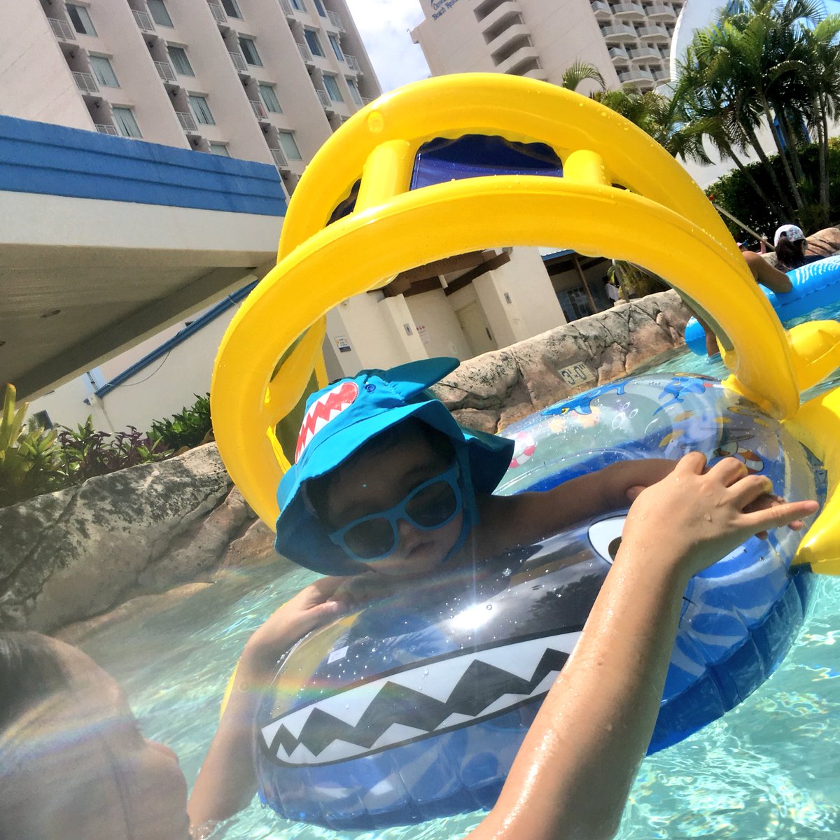 _danlll's tweet photo. My baby shark 🦈💙#firsttimeswimming https://t.co/Og2BHtFYvP