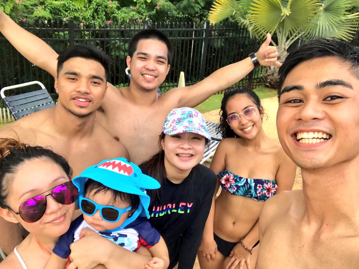 _danlll's tweet photo. My baby shark 🦈💙#firsttimeswimming https://t.co/Og2BHtFYvP