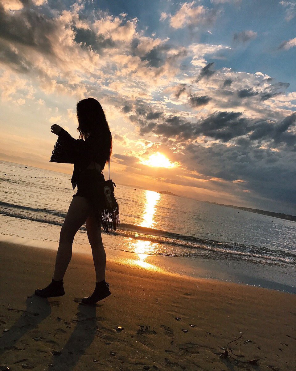 hashgirl_'s tweet photo. 陽が落ちるのがどんどん早くなっていきますね🌇

陽が落ちてく瞬間を閉じ込めた1枚です♡

#hashgirl #girl #ハッシュガール
#sunset #夕陽
@SHIBUYA109NET https://t.co/jd7LQtr8sA