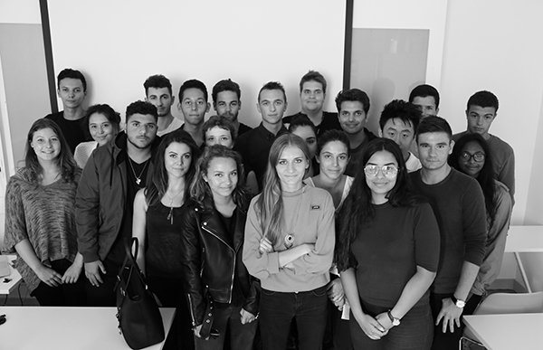 IPAGBS's tweet photo. #WelcomeToIPAG 🎓Photo souvenir du groupe 13 du 1er jour du #FIVE 📸 #rentree2017 #ipagiens #ipag #ipagbs https://t.co/RAUpTAU9e6