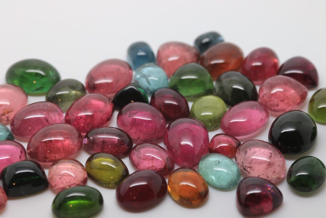wardsgems's tweet photo. #tourmalinetuesday 🍉🍉🍉 #wardgemstones #hattongarden #gemstonemerchant #cabochons #gemstonejewellery #hattongardengems https://t.co/zMrX0Vjg1C