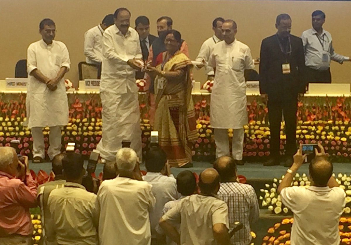 EduMinOfIndia's tweet photo. 319 being conferred National Awards to Teachers 2016 by VP @MVenkaiahNaidu.Watch live on https://t.co/z65TT40Dvr #TeachersDay #DIKSHAlaunch https://t.co/8z6wI4jN4p