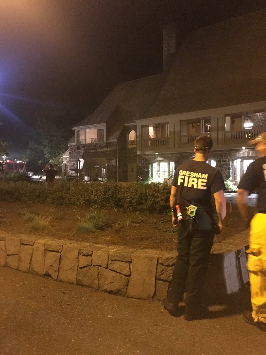 Crews have arrived at Multnomah falls and will be positioning to protect the lodge overnight.